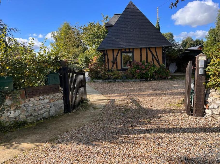 Jolie Maison Normande Au Calme Foulbec Exterior photo